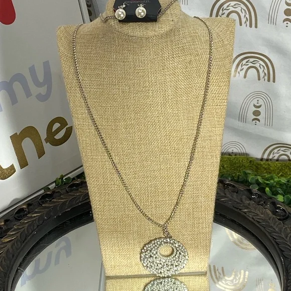 Paparazzi Silver Necklace with Circular Pendant