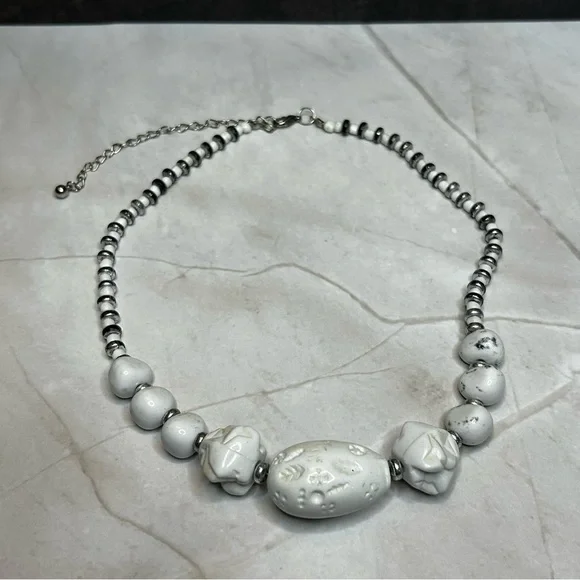 Exquisite White and Silver Tone Beaded Necklace