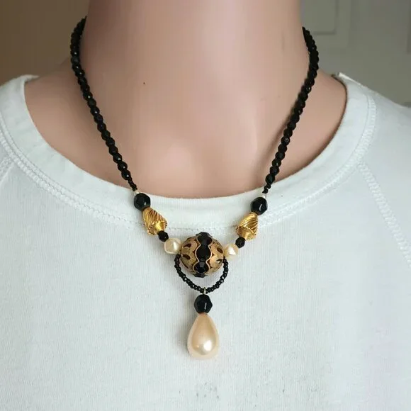 Black Bead Pearl Drop Necklace 18