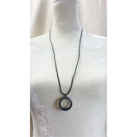 🦉Origami Owl Locket  - hinged - black with rhinestones moon star charm