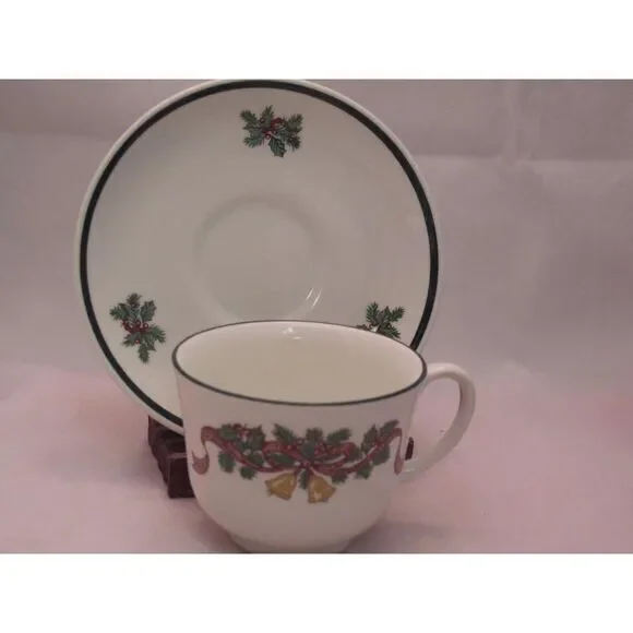 Johnson Bros Victorian‎ Christmas Teacup Cup & Saucer Set (s)