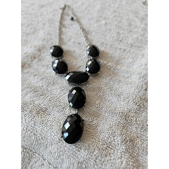 2028 Brand Jewelry Oval‎ Faceted Necklace 18 Inch. Black And Silver Toned