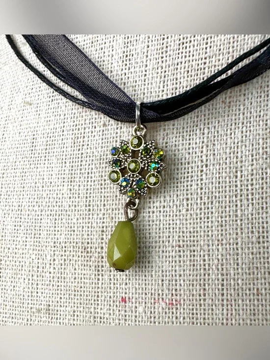 🖤Dainty Green Pendant on Layered Ribbon Cord