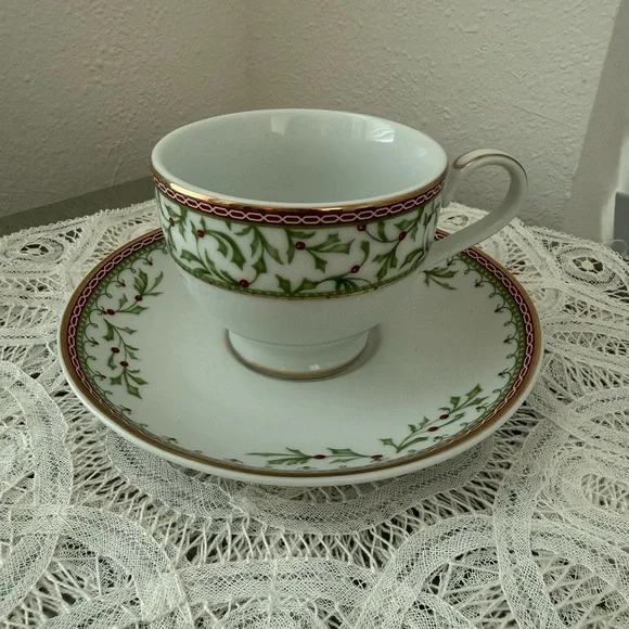 Mikasa ** HOLIDAY TRADITIONS Saucer and Teacup