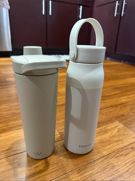 Bundle 2x  Neutral Matte Insulated Water Bottles 24/30oz