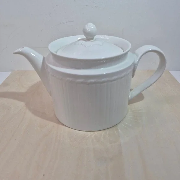 Villeroy‎ & Boch Cellini White Fine China Teapot Made in Germany Relief Design