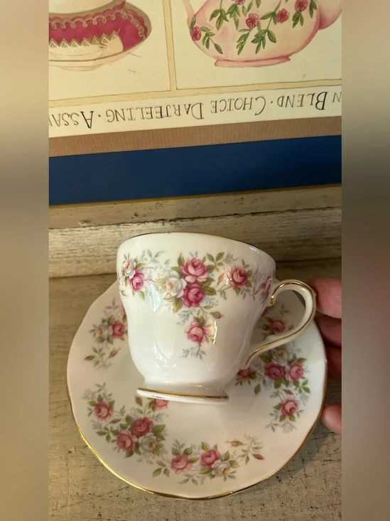 Duchess June Bouquet Pink Roses Teacup 981 Bone China England