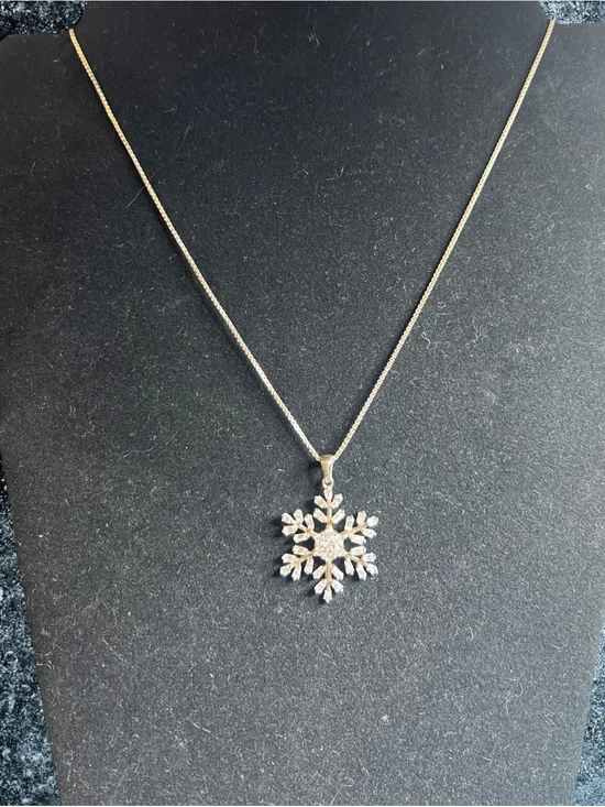 sterling silver 925 cz snowflake pendant 24” sterling silver box chain Necklace