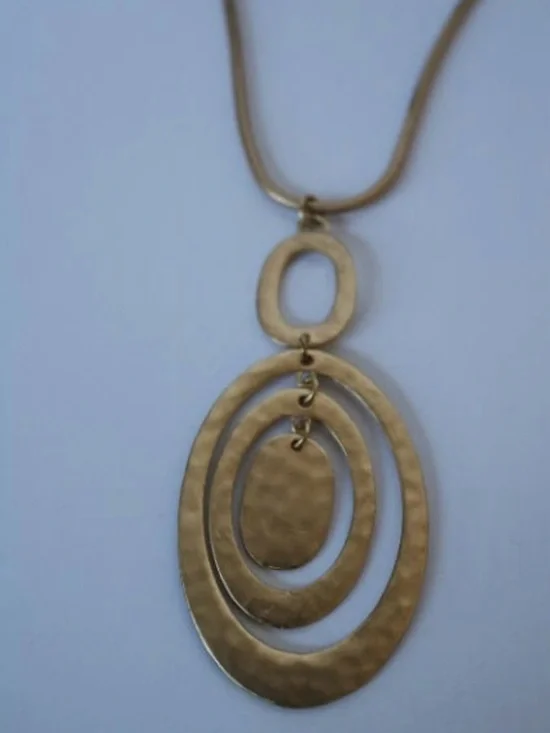 Vintage Gold Toned Geometric Oval Necklace 30