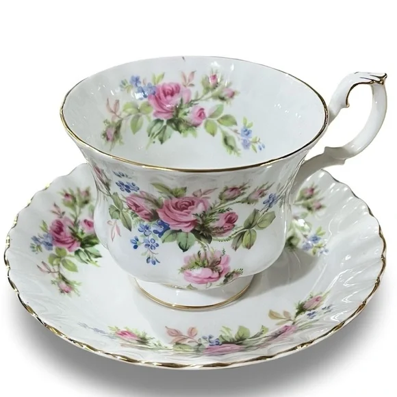 Royal Albert Made in England “Moss Rose” Teacup Floral Accents 22K Gold Trim