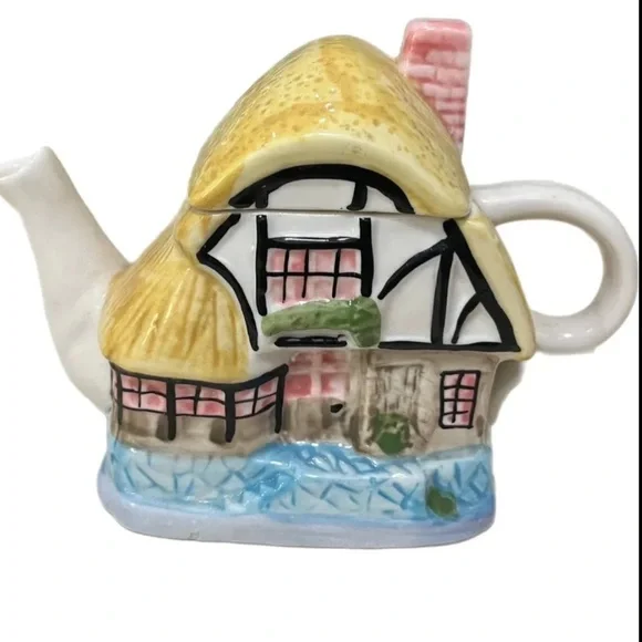 Vintage Houston Harvest Ceramic Cottage Teapot