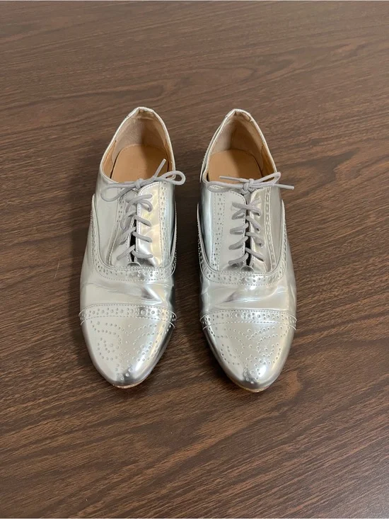 J.Crew Womens 7.5 Silver Metallic Leather Oxfords Cap Toe Brogue Lace Up