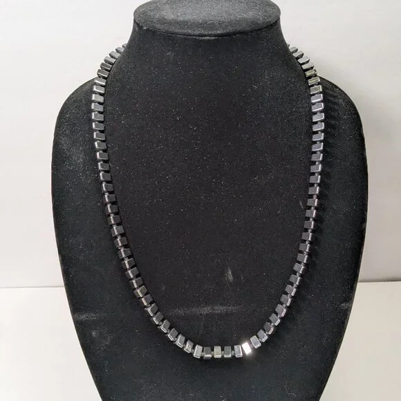 Black Triangular Stone Bead Necklace Knotted Classic Chic Goth Quiet Luxury