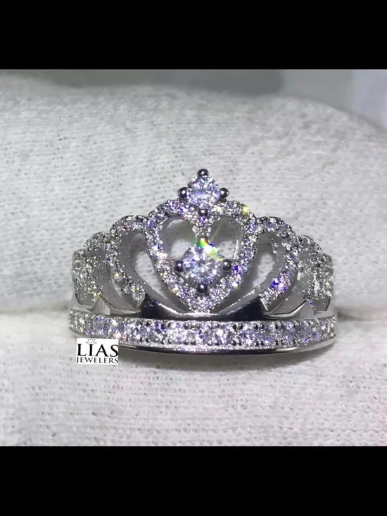 New 18k white gold engagement ring crown