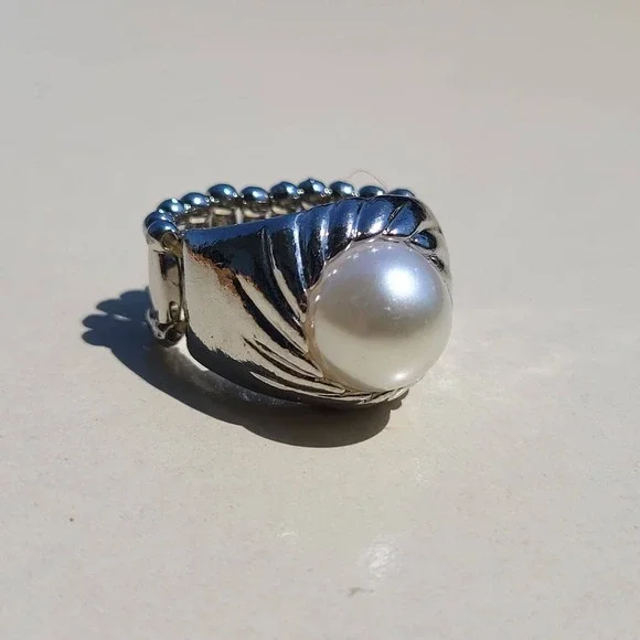 Paparazzi Silver Tone Faux Pearl Stretch Cocktail Ring Size 8 White Statement