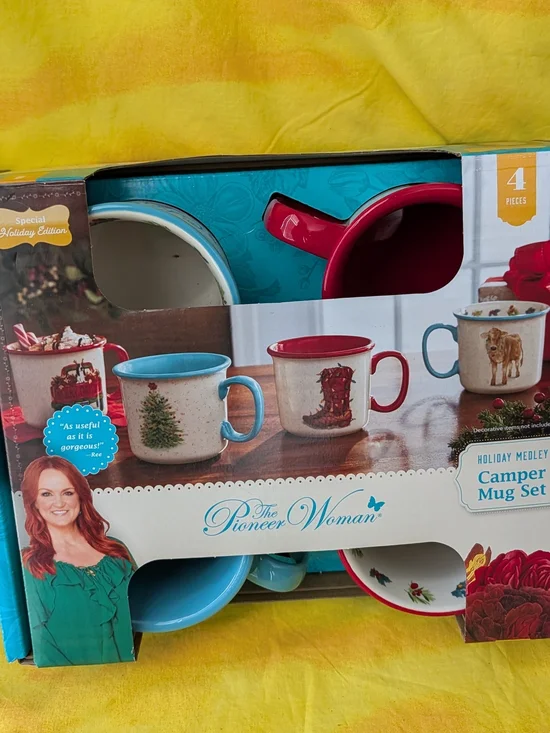 The Pioneer Woman Holiday Medley Camper Mug Set - Red & Blue
