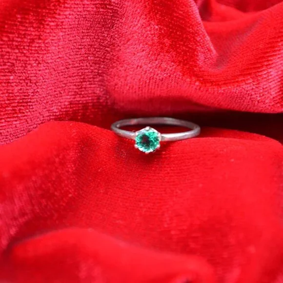 Vintage Sterling Silver 925 Green Stone Statement Ring Size 8 Bold Retro‎