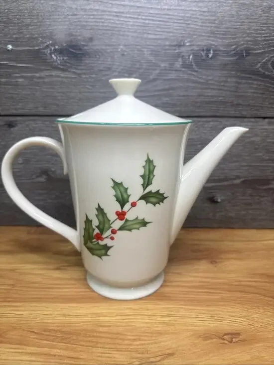 Lenox Special Holiday Holly Coffee Pot with Lid 9