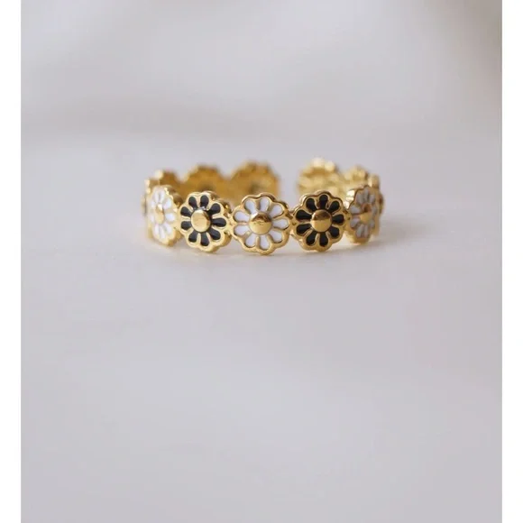Gold and Black Floral Daisy Ring