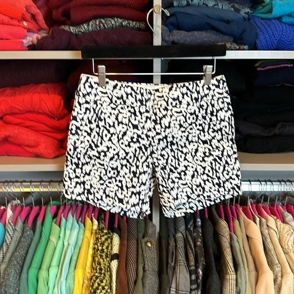 J Crew navy and white print shorts size 0 NWT​