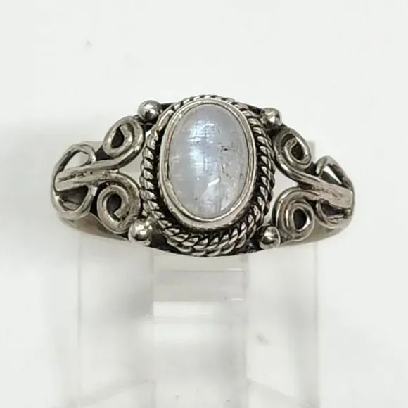 Moonstone Sterling Silver Size 7‎