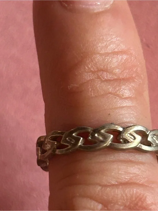 Vintage Sterling Silver Ring Band with Continuous Curb Link Design. Size 6.