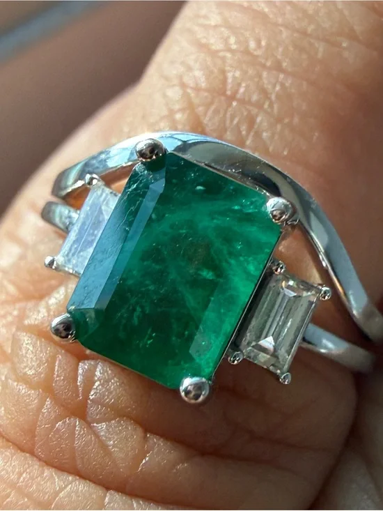 Emerald and diamonds white gold engagement ring set, size 5.5