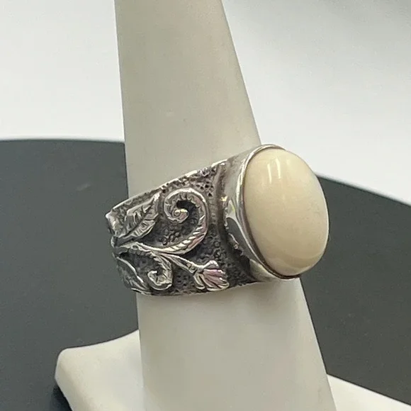 Silpada R1635 Cream Bamboo Coral and Oxidized Sterling Silver Ring Sz 8.25 R1635