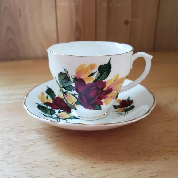 Sandford Fine‎ Bone China Tea Cup & Saucer 22kt Gold Trim England - Roses