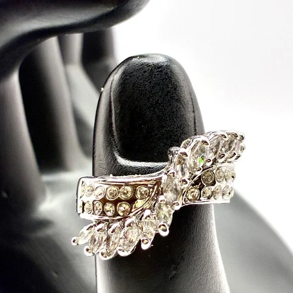 Vintage Marquise & Channel Set Cubic Zirconia Ring in a Silver Tone Size 6.0