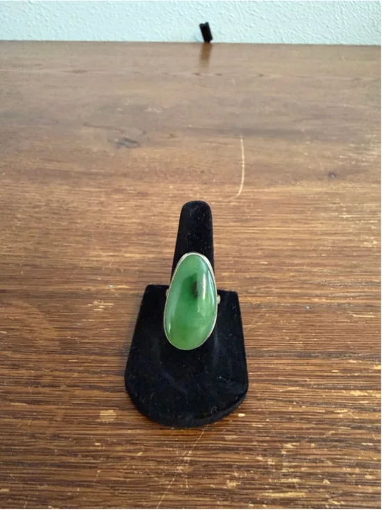 Large Green Jade Style Ring Size 7 Silver Tone Oval Cabochon Statement Ring