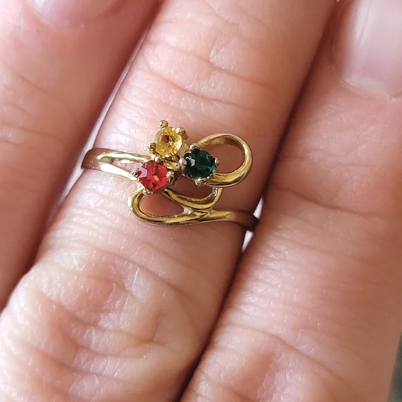 Vintage 3 Stone Mothers Ring Simulated Gemstone Gold Tone Dainty Size 7¾