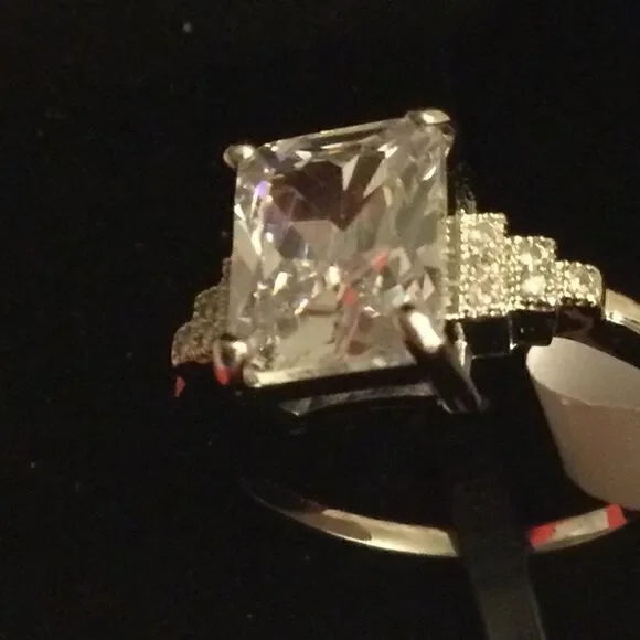 NWT asher “Diamond” engagement ring silver tome