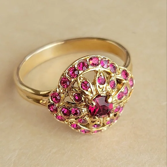 Beautiful Vintage Ring Simulated Ruby Gemstone Cluster Gold Tone Size 9 Flawed