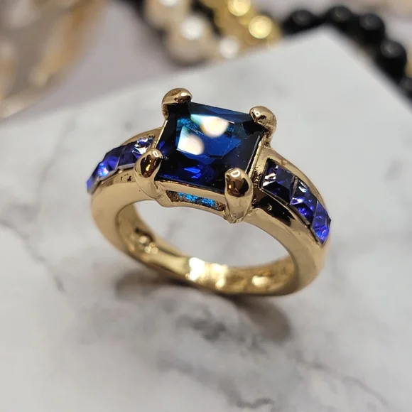 Square Princess Cut Blue Saphire Colored Golden Ring