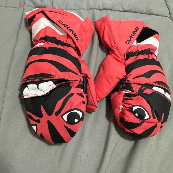 Dakine Toddler Scrambler Mittens in a red and black tiger pattern