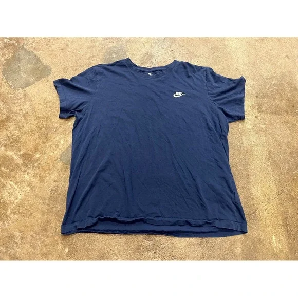 Nike Sportswear Club T Shirt Men XL Midnight Navy Embroidered Swoosh Logo Cotton