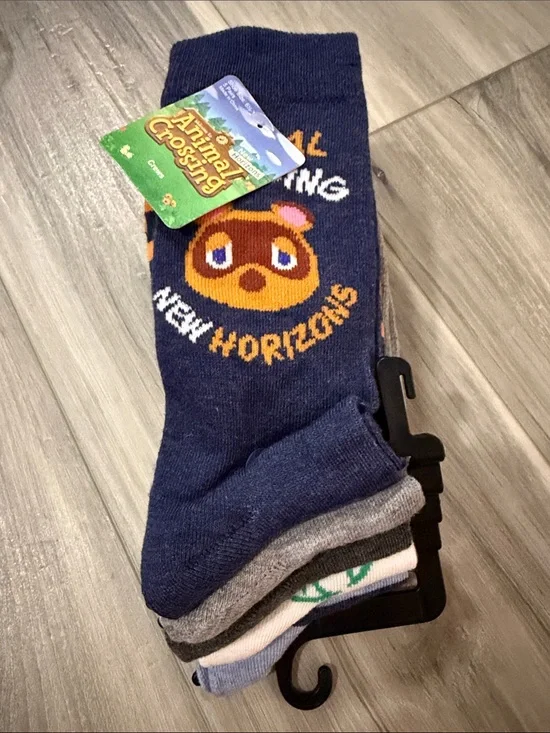 NWT Nintendo Animal Crossing Crew Socks 5 pairs