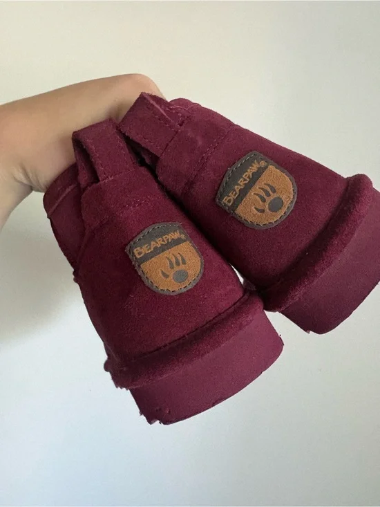 Bearpaw women 8 Burgundy Slip-On Booties