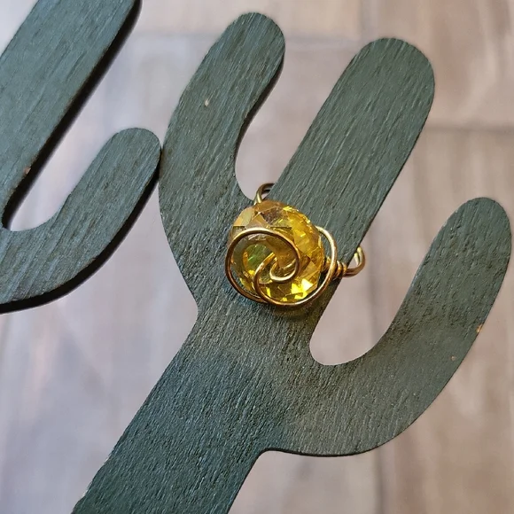 Gold Tone Iridescent Yellowish Gold Bead Wire Wrapped Ring, Size 6.25