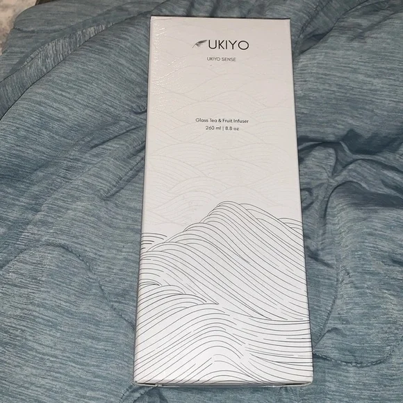 BNWT Ukiyo Glass Tea & Fruit Infuser