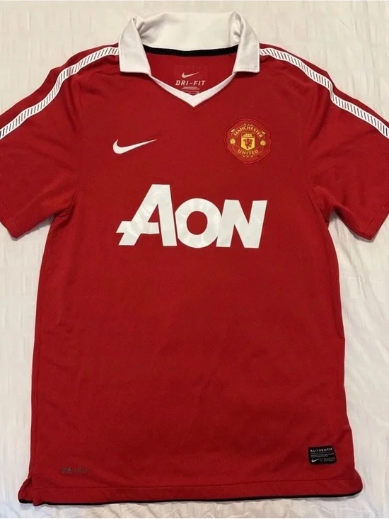 Manchester United Men’s S 2010/2011 AON Home Football Soccer Short Sleeve Jersey