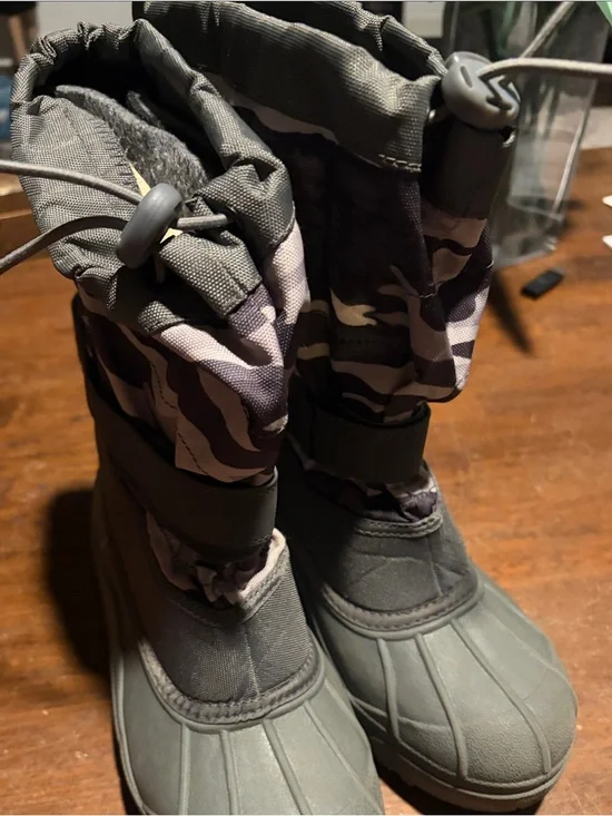 Columbia Kids Gray Camo Winter Boots