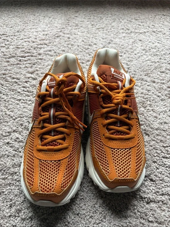 **NEW NEVER WORN** Nike Burnt Orange Vomero Sneakers