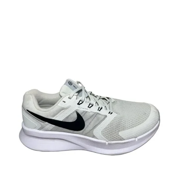 Nike light grey Men's White Running Shoes size 8.5