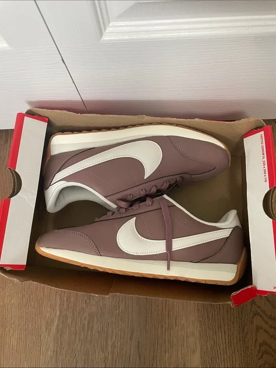 Nike Pacific Leather Women’s Lace-Up Sneakers Smokey Mauve/White HV6430-200 2025