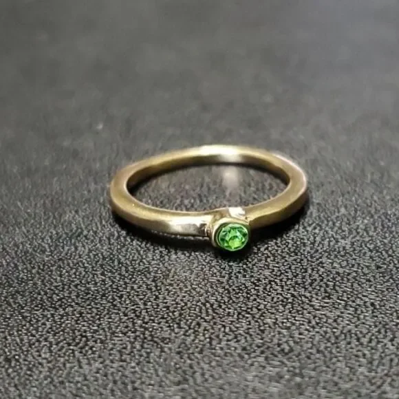 Gold tone green rhinestone ring size 5.5 dainty