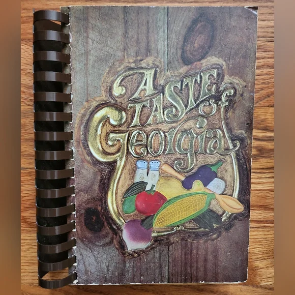 A Taste of Georgia Cookbook Vintage 1980  592 Pages