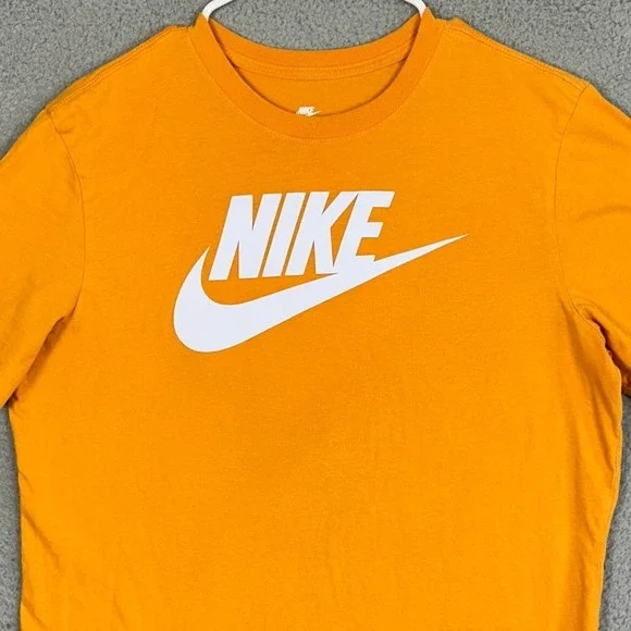 Nike T-Shirt Mens Medium Orange Futura Logo Graphic Tee Crew Neck Short Sleeve