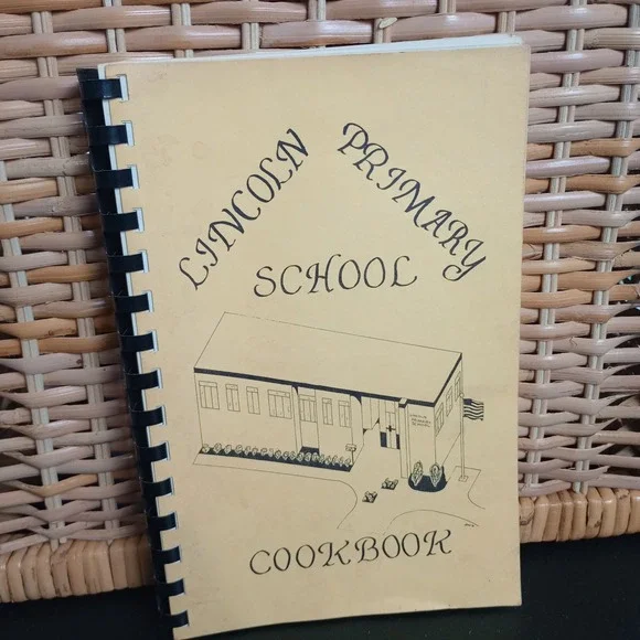 Lincoln Primary School‎ Spiral Cookbook Vintage North Carolina ? Illinois ?